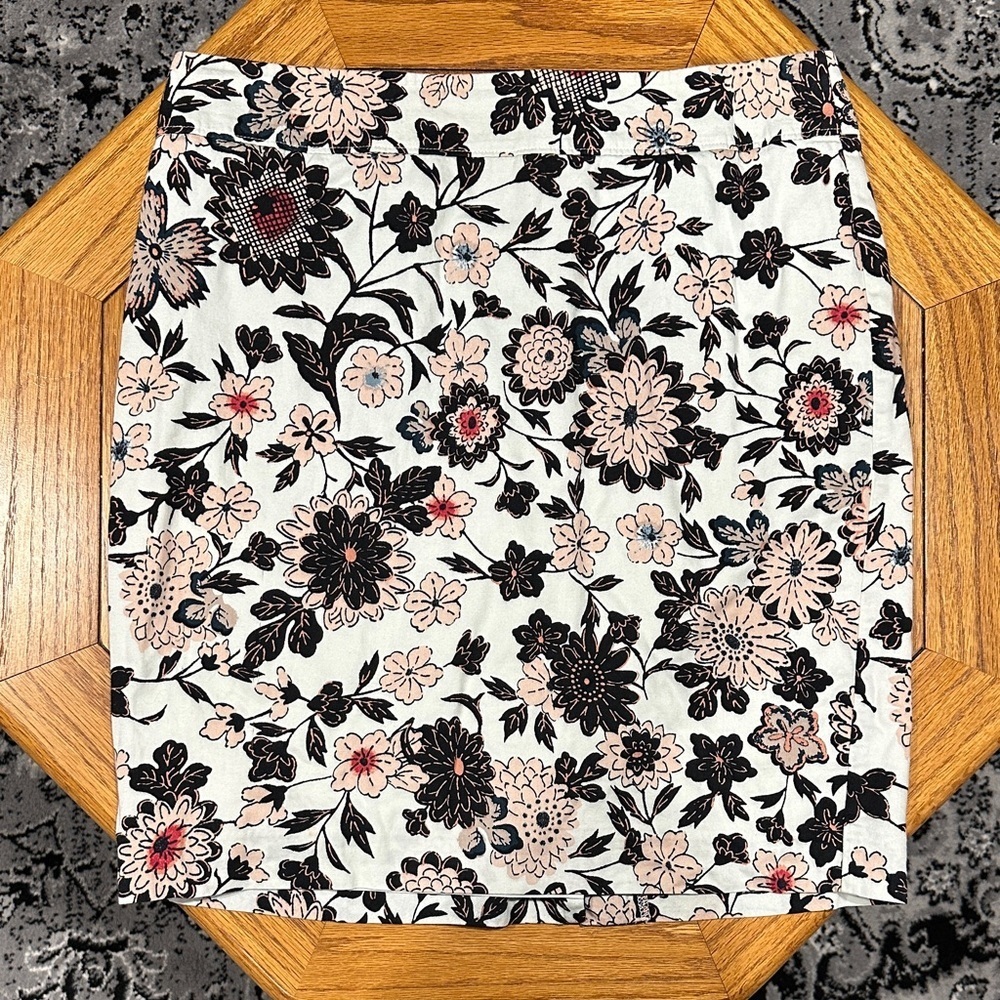 *LOFT* White x Pink Floral Pencil Skirt Size 10